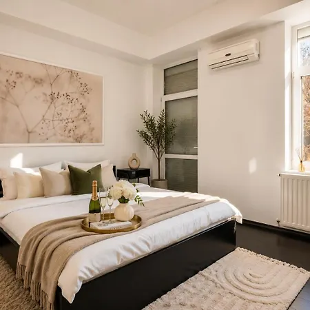 公寓 Central Bucharest 1Br With Balcony & Workspace *