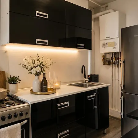 Central Bucharest 1Br With Balcony & Workspace *
