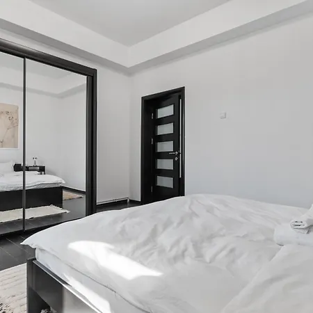 Central Bucharest 1Br With Balcony & Workspace 公寓