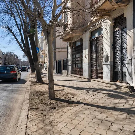 公寓 Central Bucharest 1Br With Balcony & Workspace 布加勒斯特
